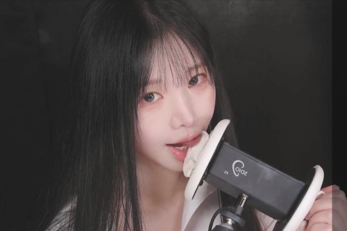 一、温润治愈的声线特色，声音艺术的多层次表达